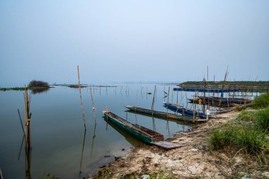 Kwan Phayao Gölü, Tayland 'da balıkçı teknesi.