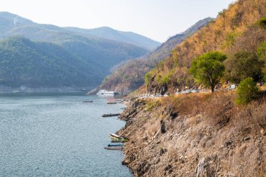 Tak, Tayland 'daki Bhumibol barajının doğal manzarası.