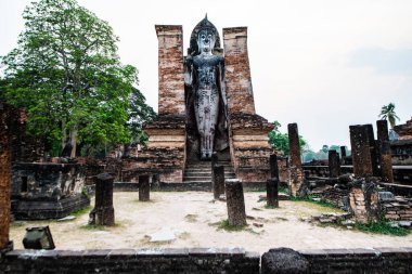 Sukhothai tarihi parkındaki arkeolojik alan, Tayland.