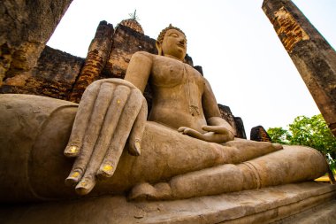 Antik Buda heykeli Phra Si Ratana Mahathat Chaliang tapınağı, Tayland.