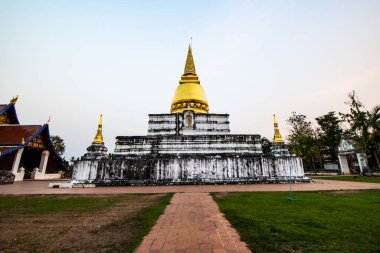 Phra Boromma 'daki antik tapınak Thung Yang tapınağı, Tayland.