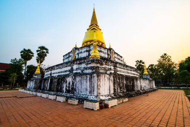 Phra Boromma 'daki antik tapınak Thung Yang tapınağı, Tayland.