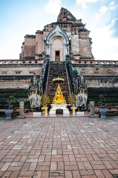 stock image Ancient pagoda in Chedi Luang Varavihara temple, Chiangmai province.