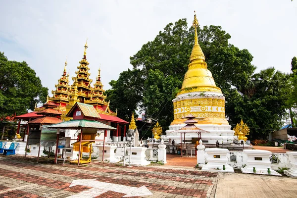 Golden Pagoda Sri Chum Temple Lampang Province — 스톡 사진