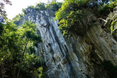 Lampang 'daki Phratupha kaya resminin turistik ilgi odağı..