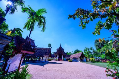 CHIANG MAI, THAILAND - 25 Kasım 2019: Wat Ton Kwen veya Chiang Mai vilayetindeki Intharawat tapınağı, Chiang Mai.