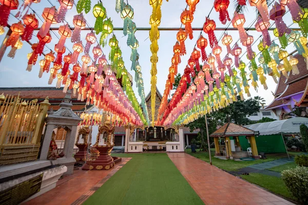 Lamphun Lantern Festival Phra Hariphunchai Temple Lamphun Province —  Fotos de Stock