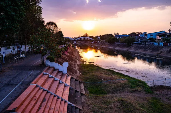 Ratsadaphisek Bridge Wang River Evening Lampang Province — Fotografia de Stock