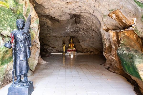 Пещера Тхэм Йен Храме Тхэм Пхра Сабай Провинция Лампанг — стоковое фото