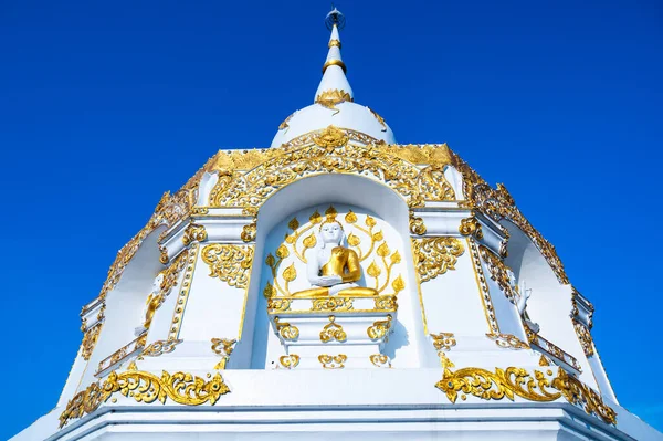 White Pagoda Blue Sky Tham Phra Sabai Temple Lampang Province — 스톡 사진