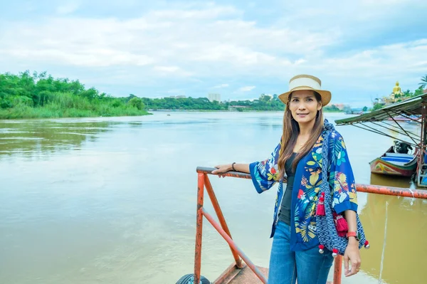 Woman Traveler Mekong River Background Golden Triangle Chiang Rai Province — Foto de Stock