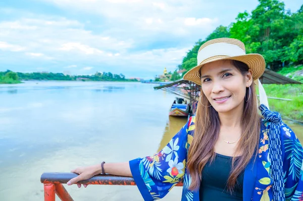 Woman Traveler Mekong River Background Golden Triangle Chiang Rai Province — Foto de Stock