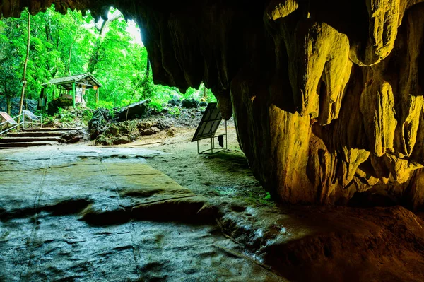 泰国Thamluang Khunnam Nangnon国家公园Thamluang山洞入口 — 图库照片