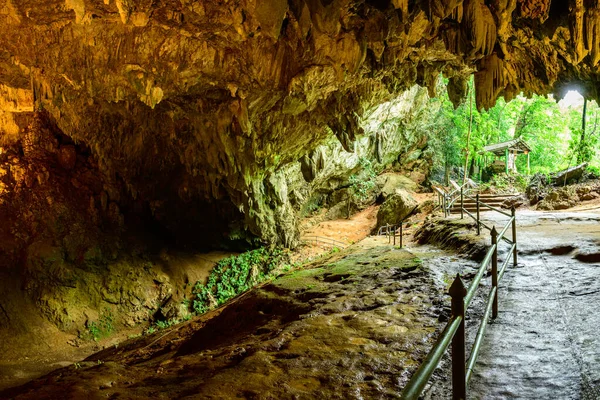 Entrance Thamluang Cave Thamluang Khunnam Nangnon National Park Thailand — Stockfoto