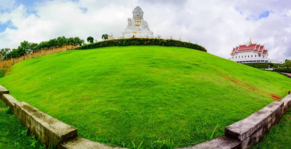 Panorama Statuii Mari Guanyin Frumoasă Biserică Stil Thailandez Wat Huay — Fotografie, imagine de stoc
