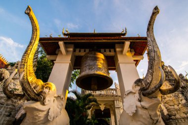 San Pa Yang Luang tapınağındaki Lanna çan kulesi, Tayland.