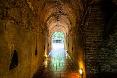 Umong Tapınağı 'nın antik tüneli, Tayland.