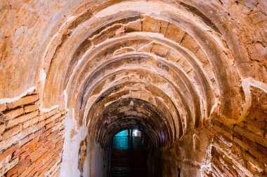 Umong Tapınağı 'nın antik tüneli, Tayland.