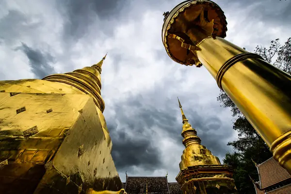 Pagode Dourado Templo Phra Singh Tailândia — Fotografia de Stock