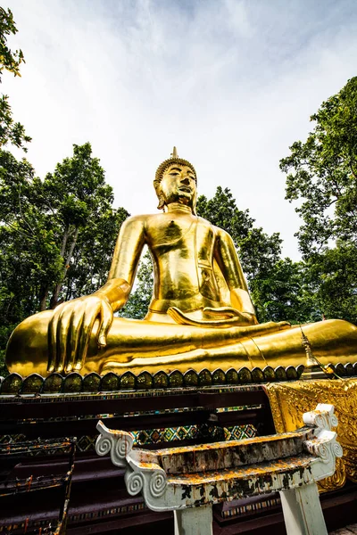 Прекрасная Золотая Статуя Будды Храме Анальо Типаярам Таиланд — стоковое фото