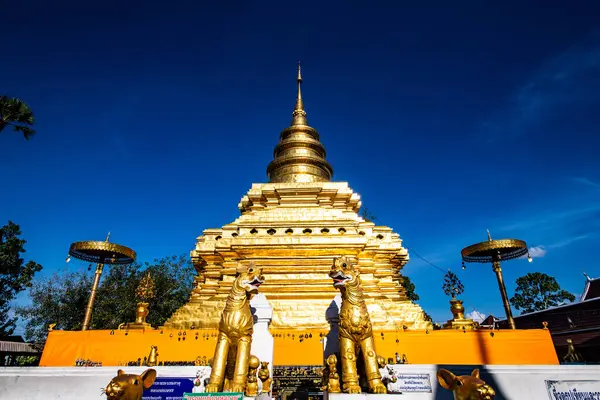 泰国清迈省Phra Chom Thong Worawihan寺庙 — 图库照片