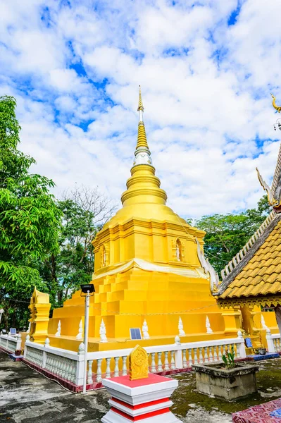 Phayao Thailand November 2020 Golden Pagoda Wat Phrathat Phu Khwang — 스톡 사진