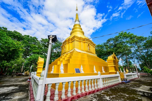 Golden Pagoda Wat Phrathat Phu Khwang Phu Kam Yao District — Stock Photo, Image