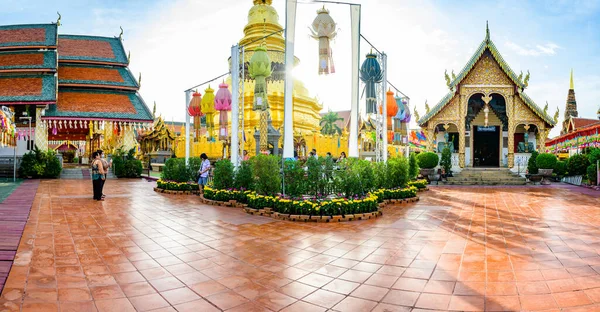 ลาม ฮยอน ประเทศไทย ลาคม 2020 วพาโนรามาของพระธาต ฮารภ ยเจด โคมไฟท สวยงามในเทศกาลโคมไฟล — ภาพถ่ายสต็อก