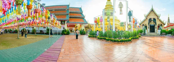 Lamphun Tailandia Octubre 2020 Vista Panorámica Phra Hariphunchai Pagoda Con — Foto de Stock