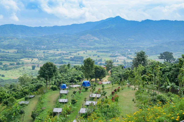菲律宾 2020年11月3日 在平遥省Phu Langka Viewpoint的带山景的帐篷场 — 图库照片