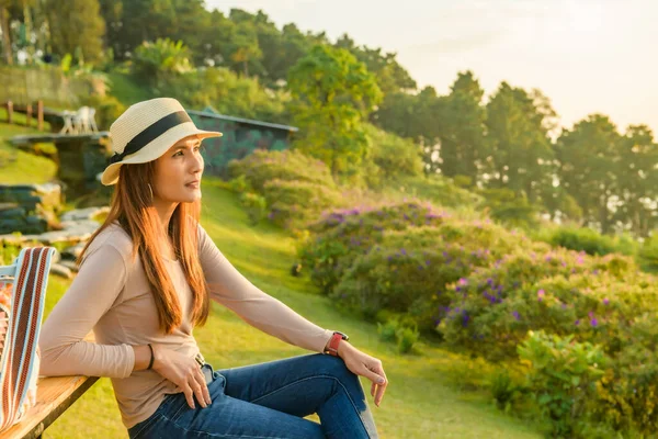 Žena Turistka Doi Chang Mup Pozadí Provincii Chiang Rai Thajsko — Stock fotografie