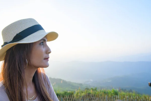 stock image A woman tourist with Doi Chang Mup viewpoint at Chiang Rai province, Chiang Rai Province.