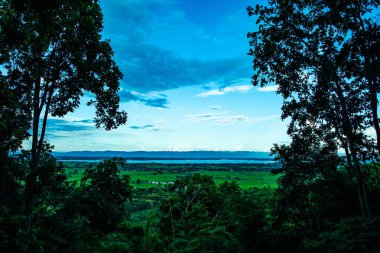 Analyo Thipayaram tapınağındaki Kwan Phayao bakış açısı, Tayland.