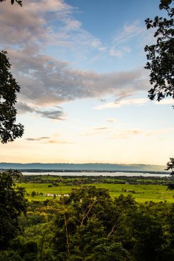 Analyo Thipayaram tapınağındaki Kwan Phayao bakış açısı, Tayland.