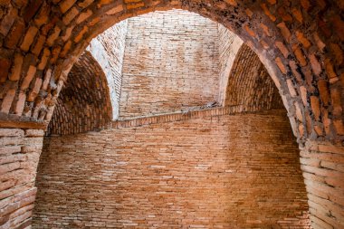 Umong Tapınağı 'nın antik tüneli, Tayland.