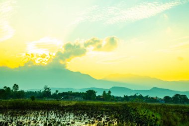 Akşam Phayao kırsalında, Tayland 'da.