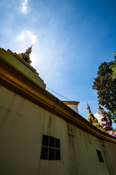 泰国Asorm Phrom Thada Budtha Sathan美丽的建筑 — 图库照片