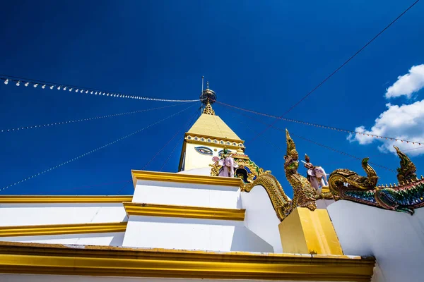 Красивое Здание Asorm Phrom Thada Budtha Sathan Таиланд — стоковое фото
