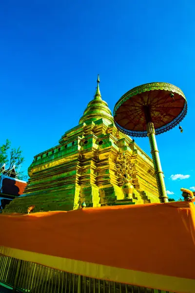 Phra: Shi Chom Thong Worawihan tapınağı, Tayland.