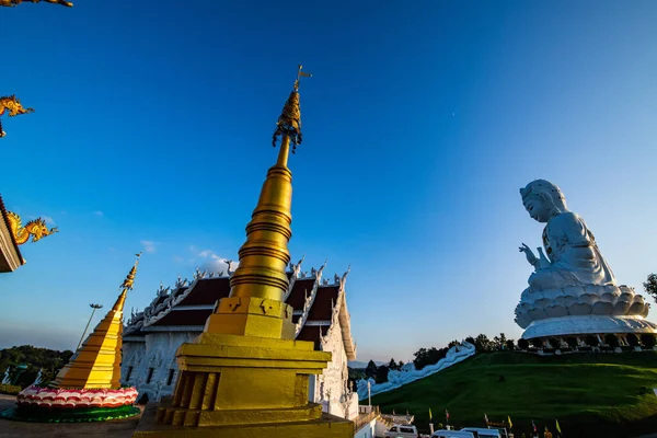 Guan Yin Statue Mit Thailändischer Kirche Hyuaplakang Tempel Thailand — Stockfoto