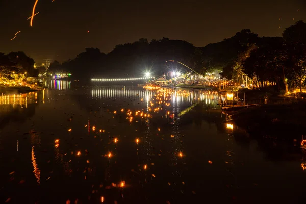 Mae Ping River Yee Peng Loy Krathong Festival Thailand — Photo