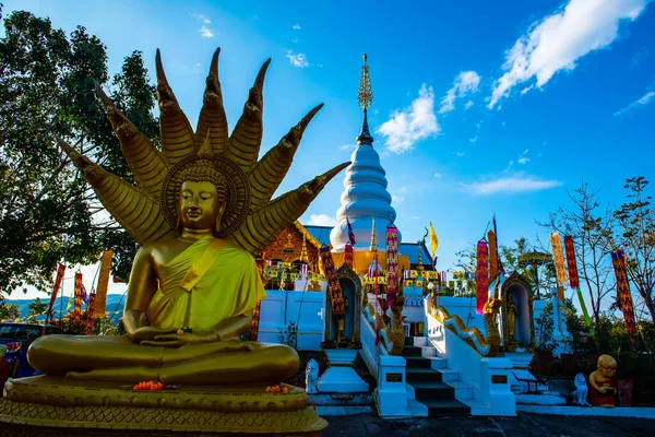 Λευκή Παγόδα Άγαλμα Του Βούδα Στο Ναό Phrathat Doi Leng — Φωτογραφία Αρχείου