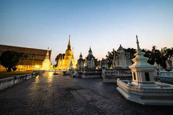 Świątynia Suan Dok Nocy Tajlandia — Zdjęcie stockowe