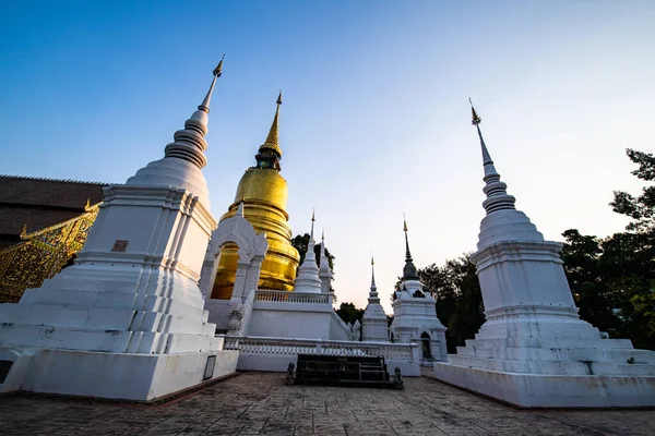 Świątynia Suan Dok Wieczorem Tajlandia — Zdjęcie stockowe