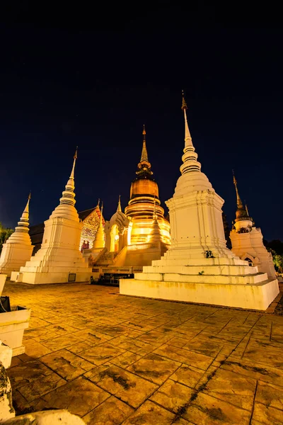 Храм Суан Док Ночью Таиланд — стоковое фото