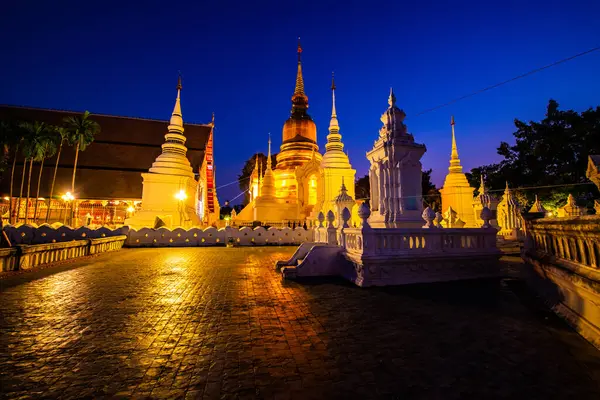 Templo Suan Dok Noite Tailândia — Fotografia de Stock