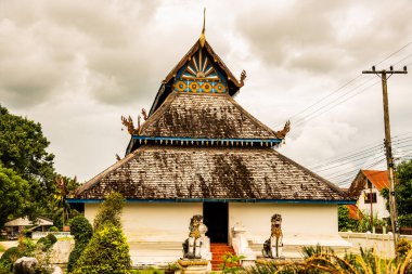 Ban Ton Laeng tapınağının Lanna tarzı kilisesi, Tayland.