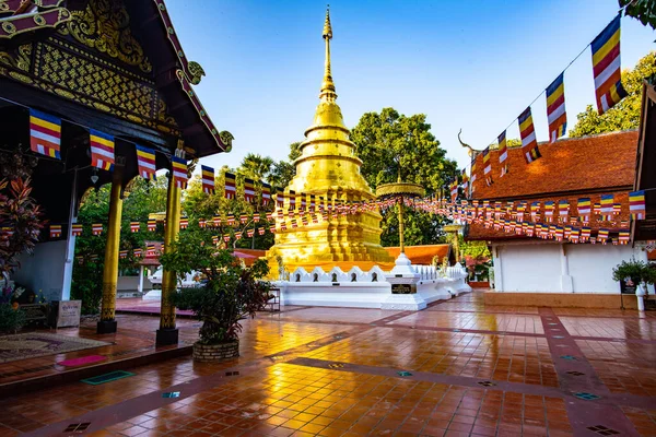Golden Pagoda Phra Chomthong Temple Phayao Province — 스톡 사진