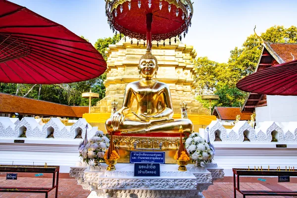 Golden Buddha Golden Pagoda Background Phra Chomthong Temple Phayao Province — Φωτογραφία Αρχείου