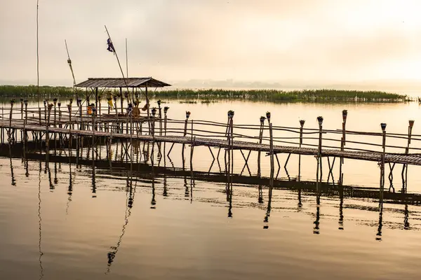 Small Wooden Bridge Kwan Phayao Lake Sunrise Thailand — Stock fotografie